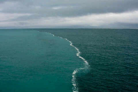 Dua Laut yang Tidak Pernah Bercampur : Kebenaran Surat Ar-Rahman 19-20