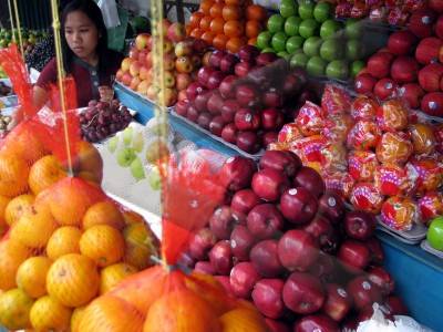 Buah-buahan impor yang dijual di lapak buah (Sumber foto: bisnis-jabar.com)