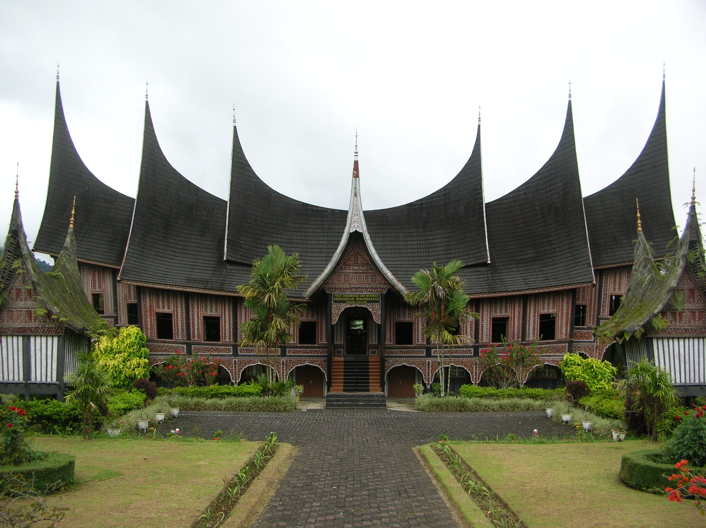 Download this Rumah Gadang Minangkabau Sumber Foto Hendraxsap Wordpress picture
