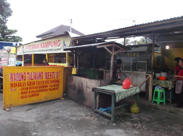 Kedai ayam taliwang di Jalan Garuda.