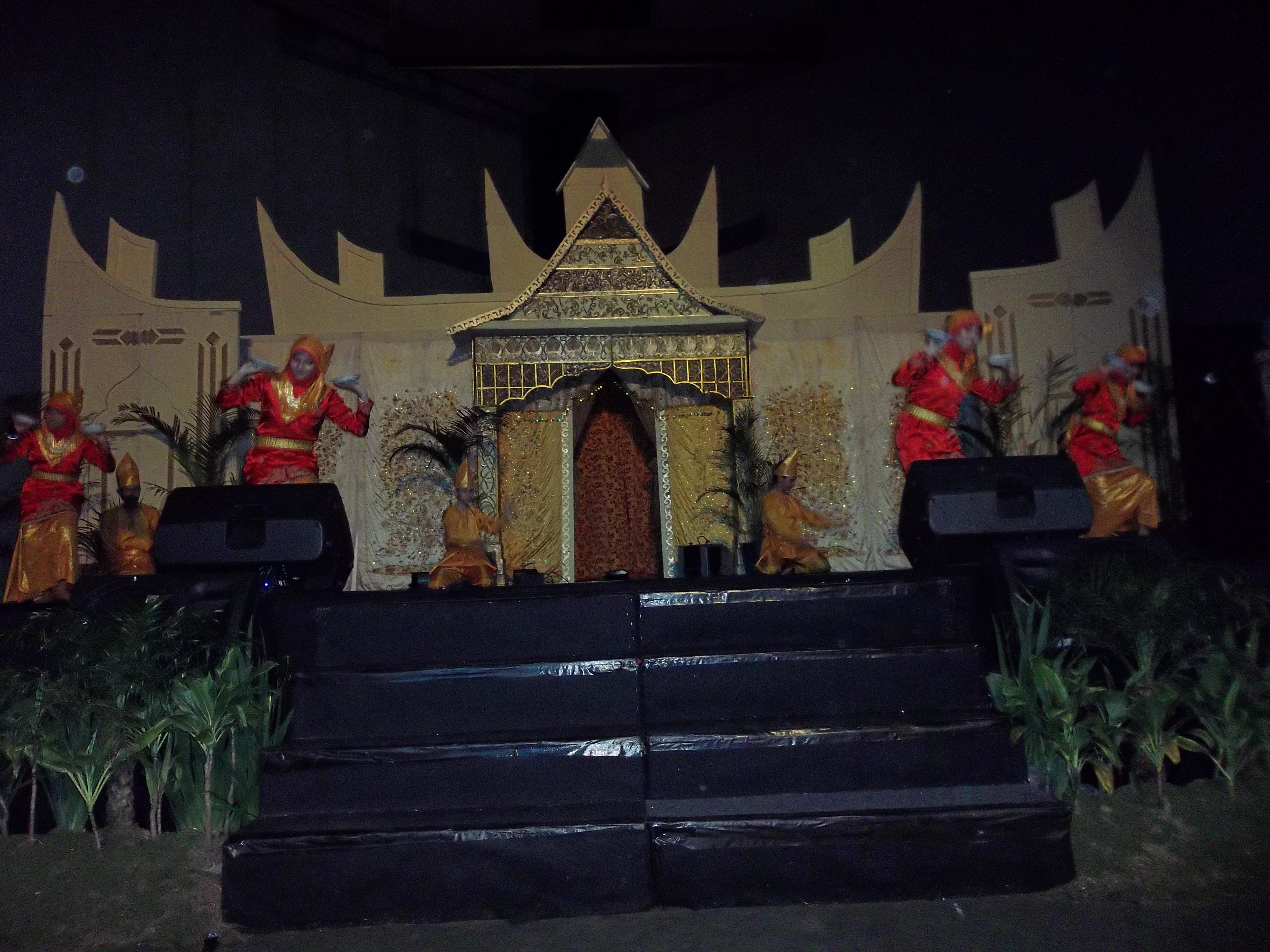 Nonton Malam Pagelaran Seni Budaya Minang, UKM-ITB 2012 ...