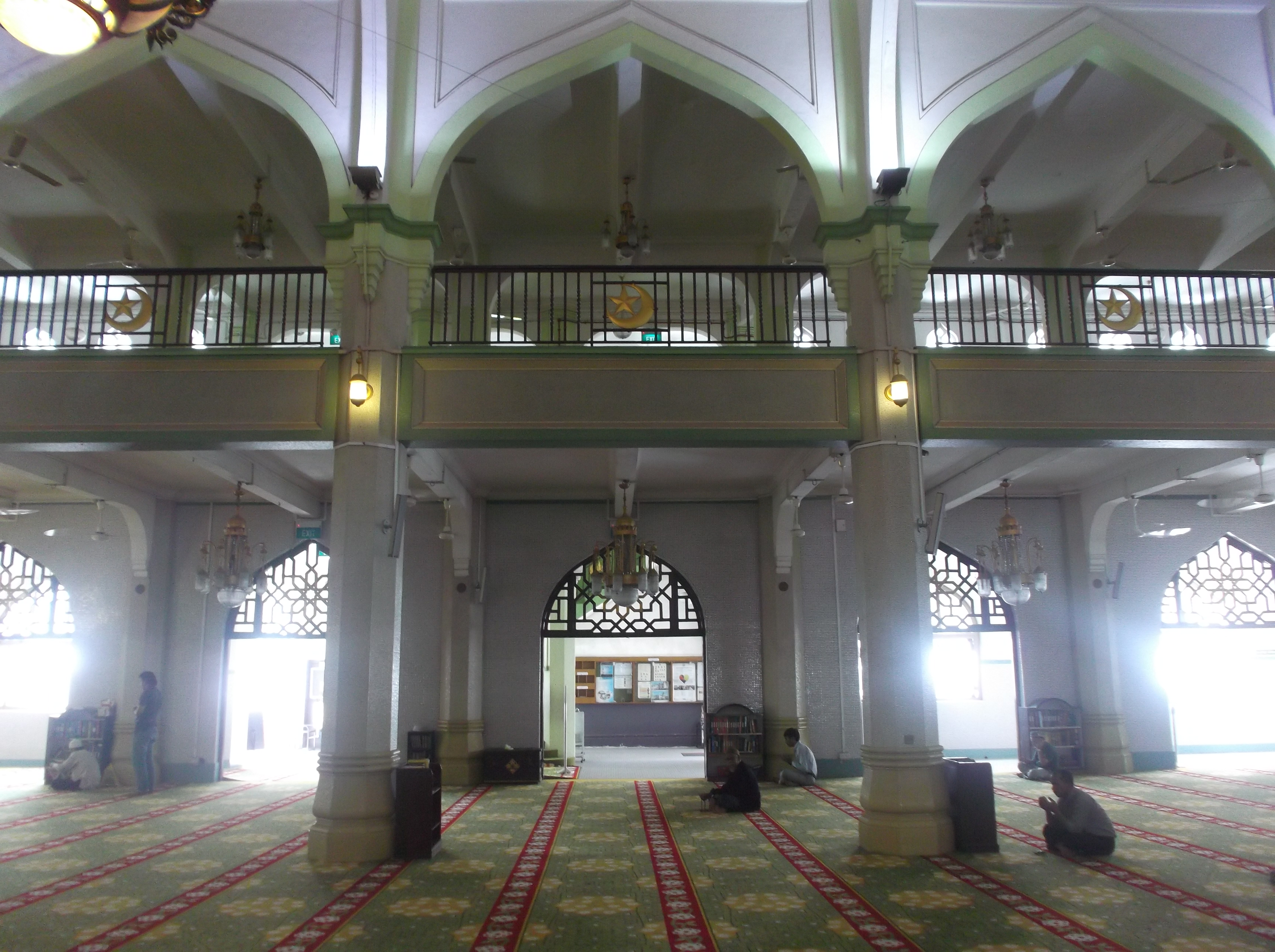 Sholat di Masjid  Sultan Singapura Catatanku