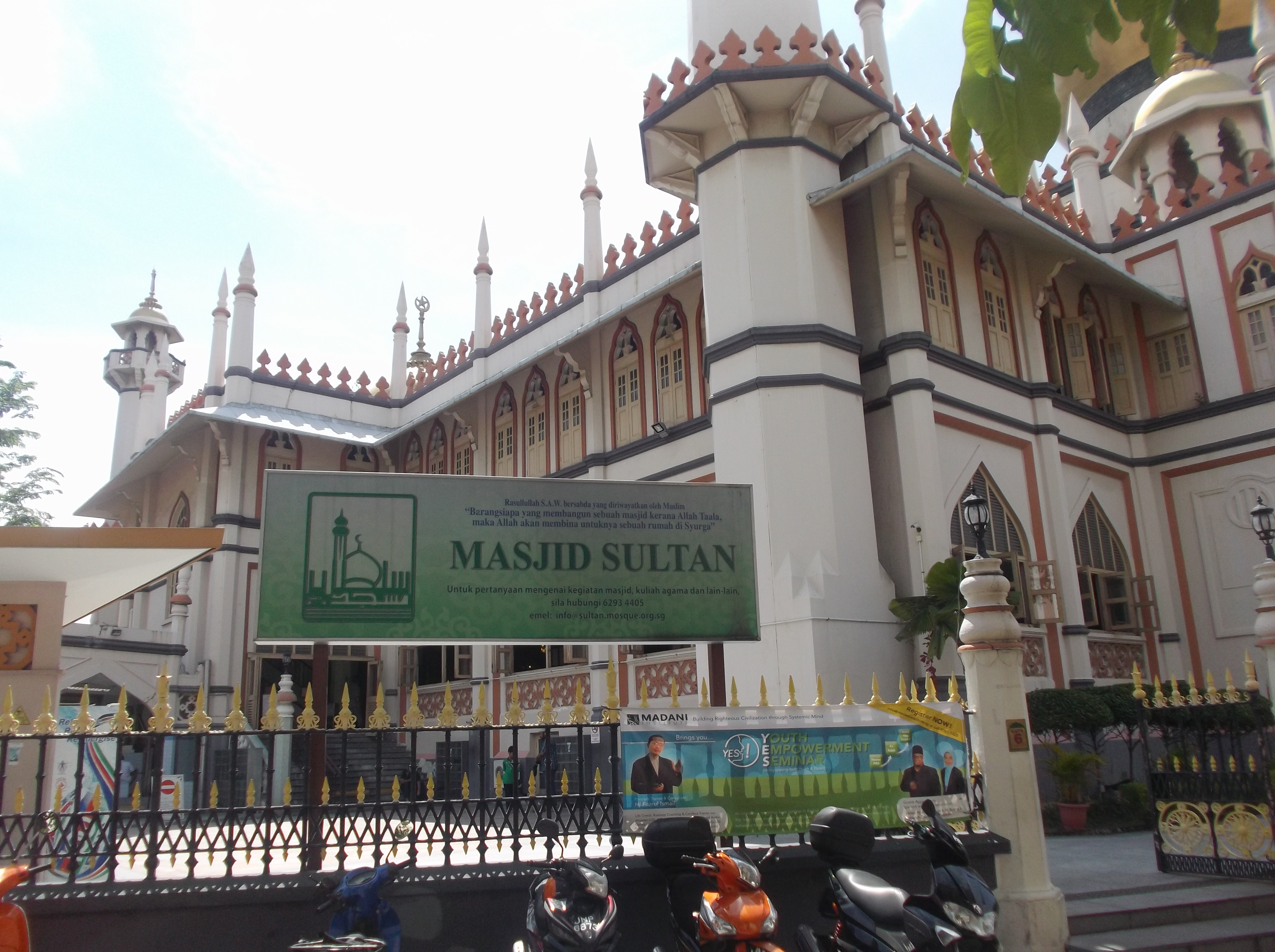 Sholat di Masjid Sultan Singapura  Catatanku